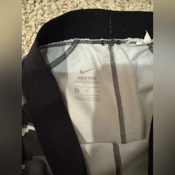 NIKE PRO hyperwarm women size Medium black white geometric compression leggings - Picture 3 of 4